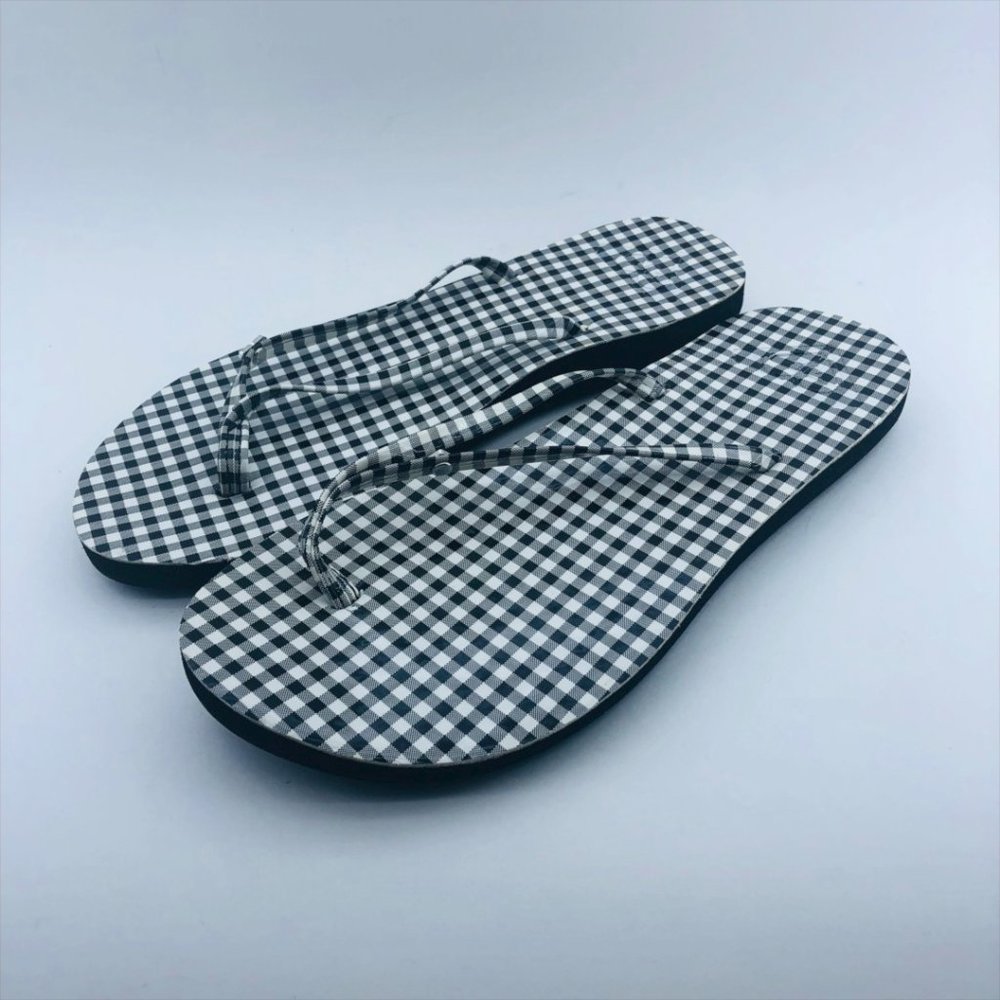 Roxy Black/White Flip Flops (NWOT)